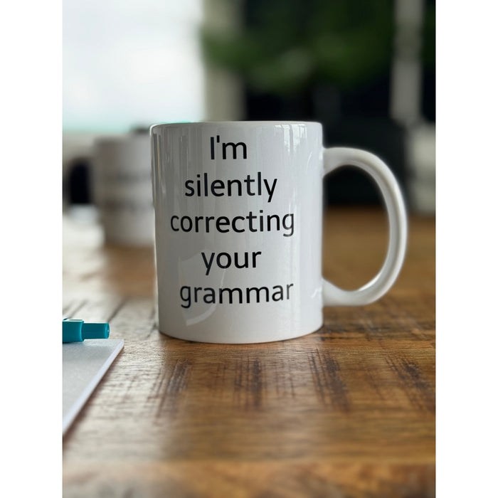 Tasse je corrige silencieusement ta grammaire